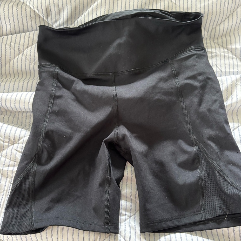 Women's Black Underarmor High-Waisted Shorts